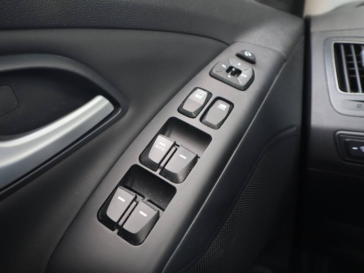 Hyundai ix35 Hyundai ix35 2.0i i-Catcher / Leder / Trekhaak / Pano / Stoelverwarming