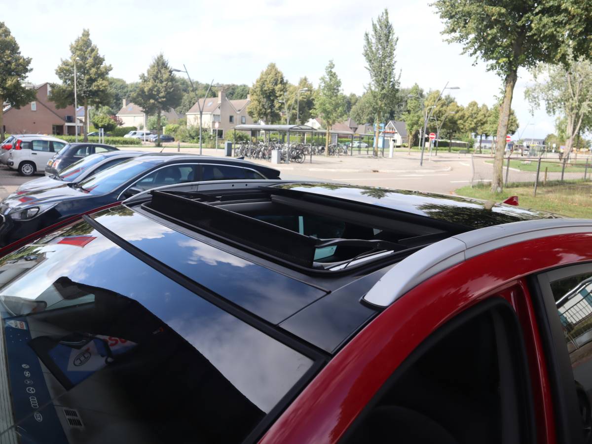 Hyundai ix35 Hyundai ix35 2.0i i-Catcher / Leder / Trekhaak / Pano / Stoelverwarming