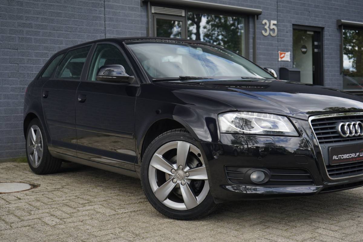 Audi A3 Audi A3 Sportback 1.4 TFSI Attraction, Leder, Navigatie, NAP