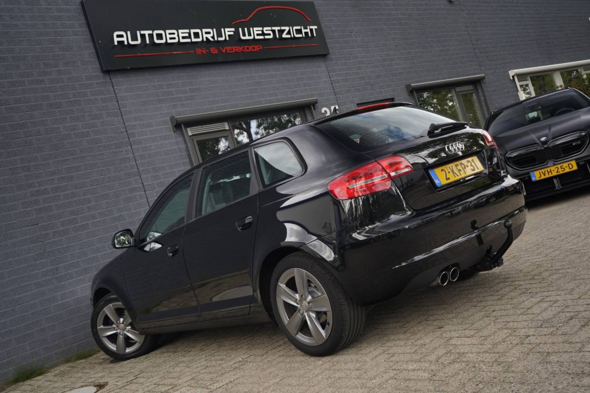 Audi A3 Audi A3 Sportback 1.4 TFSI Attraction, Leder, Navigatie, NAP