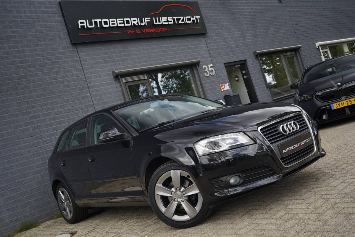 Audi A3 Audi A3 Sportback 1.4 TFSI Attraction, Leder, Navigatie, NAP