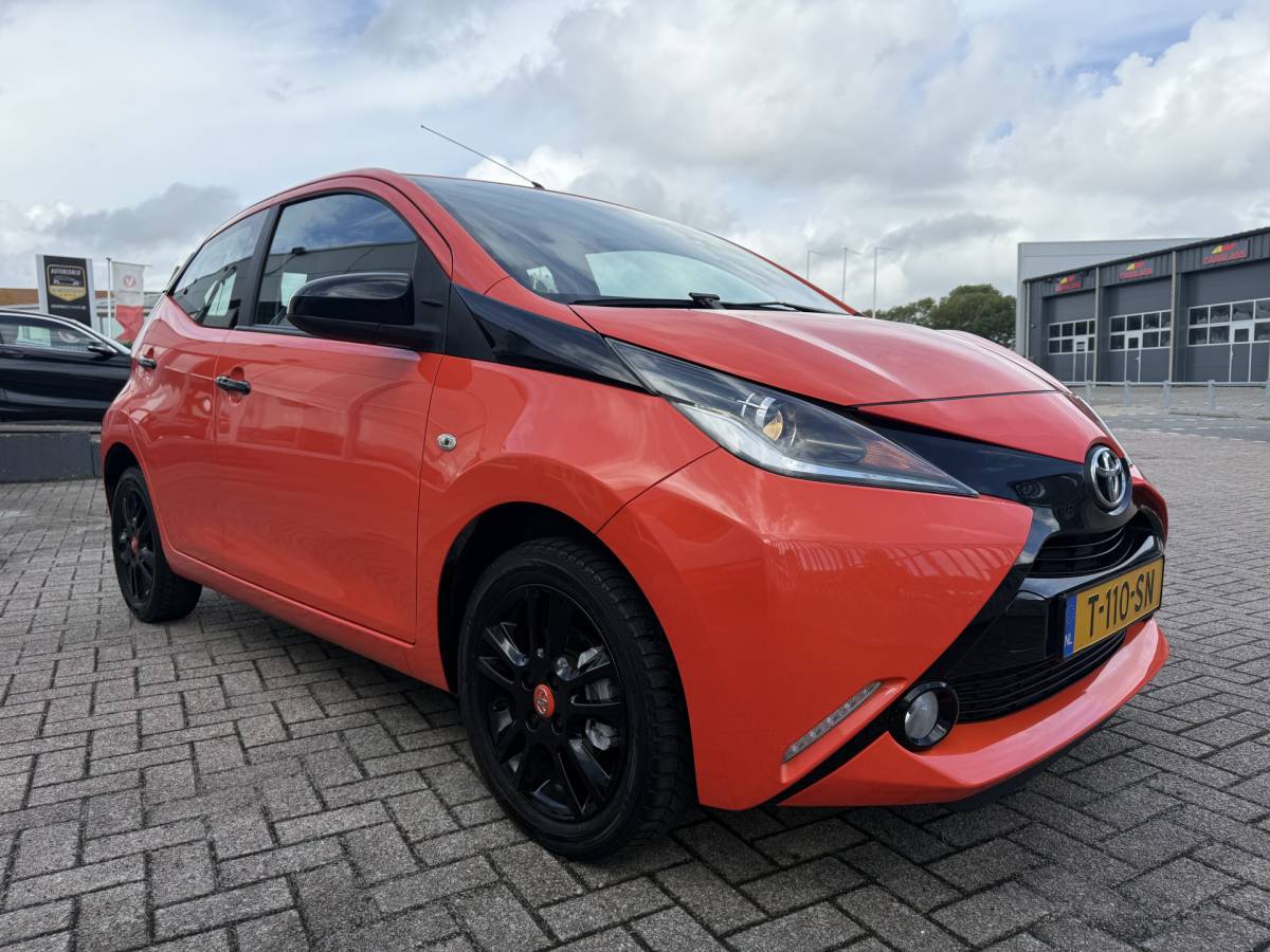 Toyota Aygo Toyota Aygo 1.0 VVT-i x-wave Airco, Camera, Bluetooth tel, etc..!!