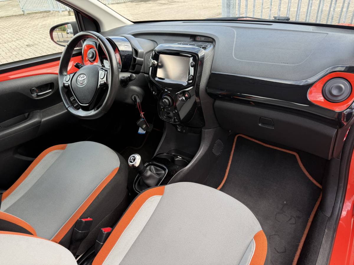 Toyota Aygo Toyota Aygo 1.0 VVT-i x-wave Airco, Camera, Bluetooth tel, etc..!!