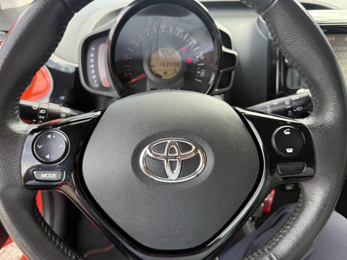 Toyota Aygo Toyota Aygo 1.0 VVT-i x-wave Airco, Camera, Bluetooth tel, etc..!!