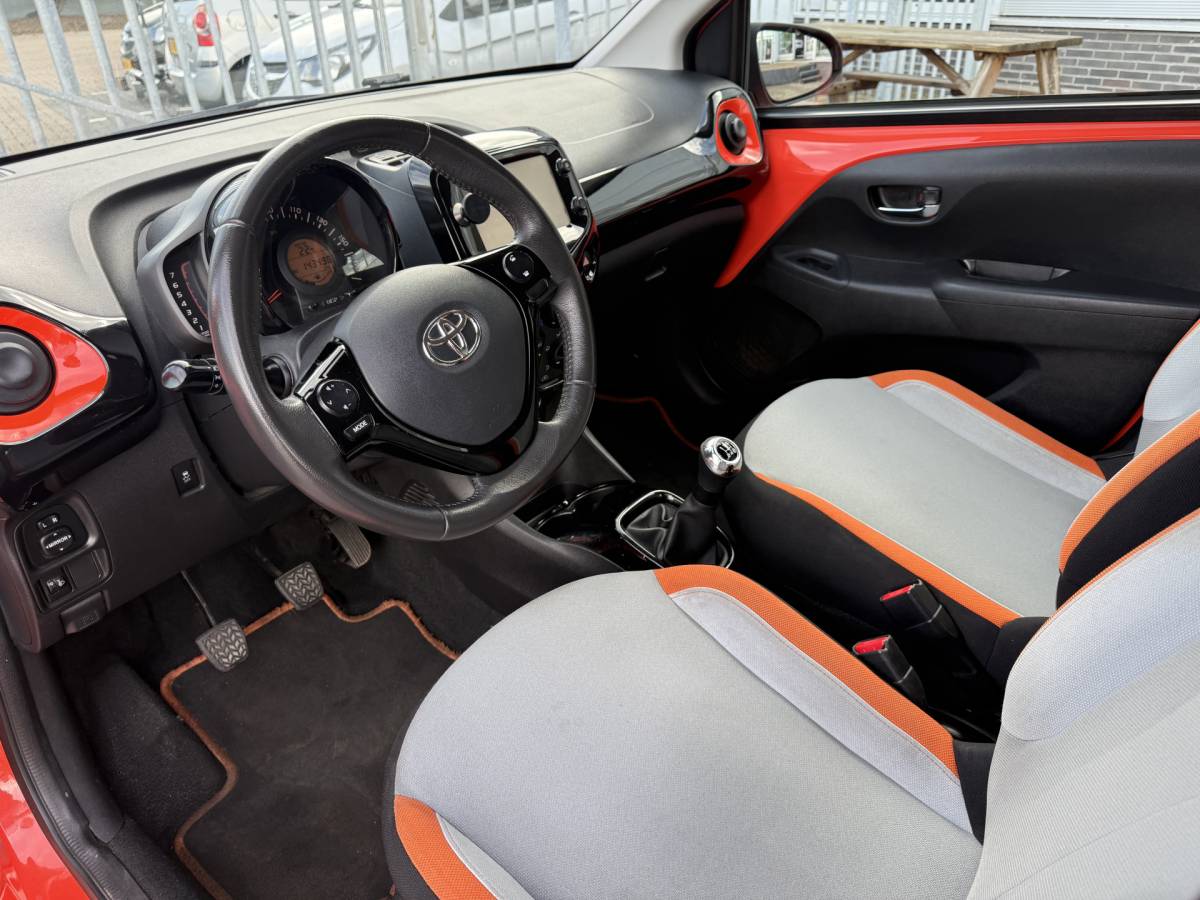 Toyota Aygo Toyota Aygo 1.0 VVT-i x-wave Airco, Camera, Bluetooth tel, etc..!!