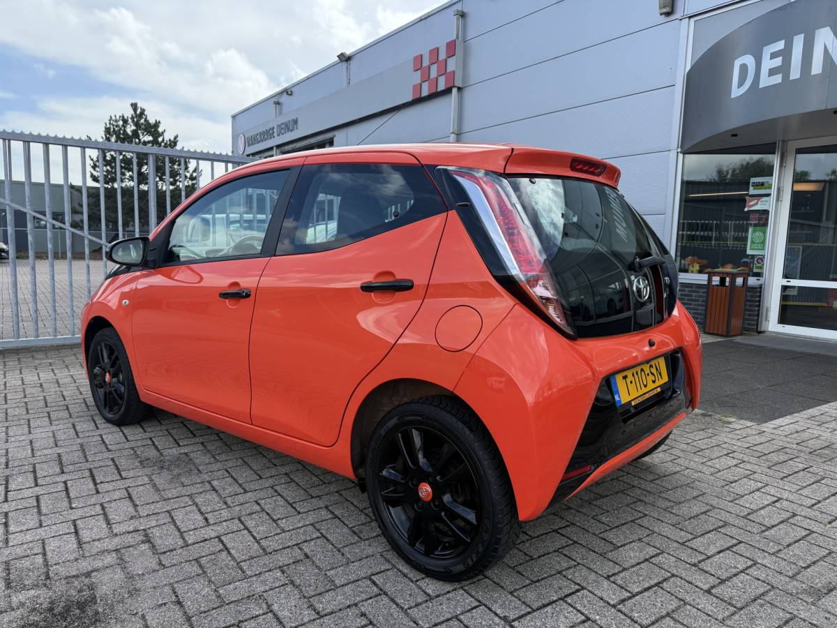 Toyota Aygo Toyota Aygo 1.0 VVT-i x-wave Airco, Camera, Bluetooth tel, etc..!!