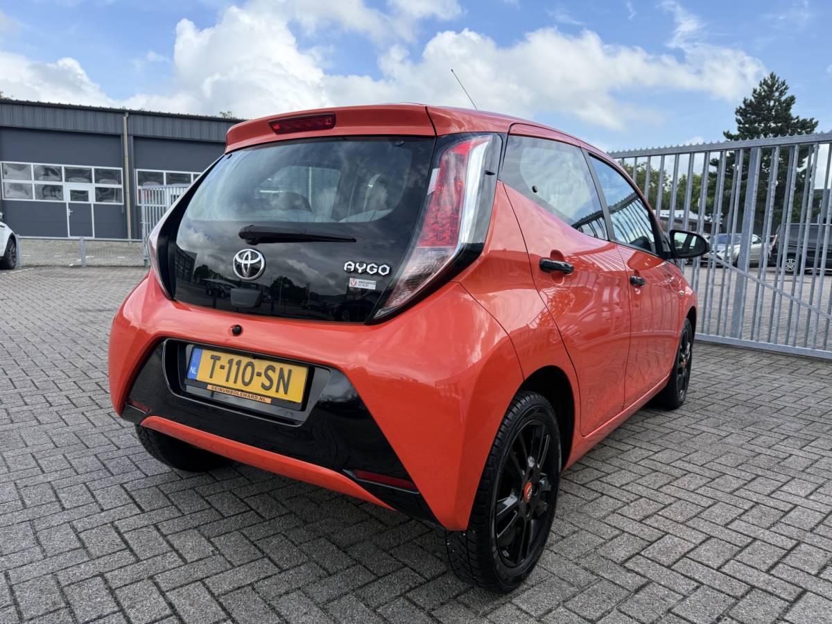Toyota Aygo Toyota Aygo 1.0 VVT-i x-wave Airco, Camera, Bluetooth tel, etc..!!