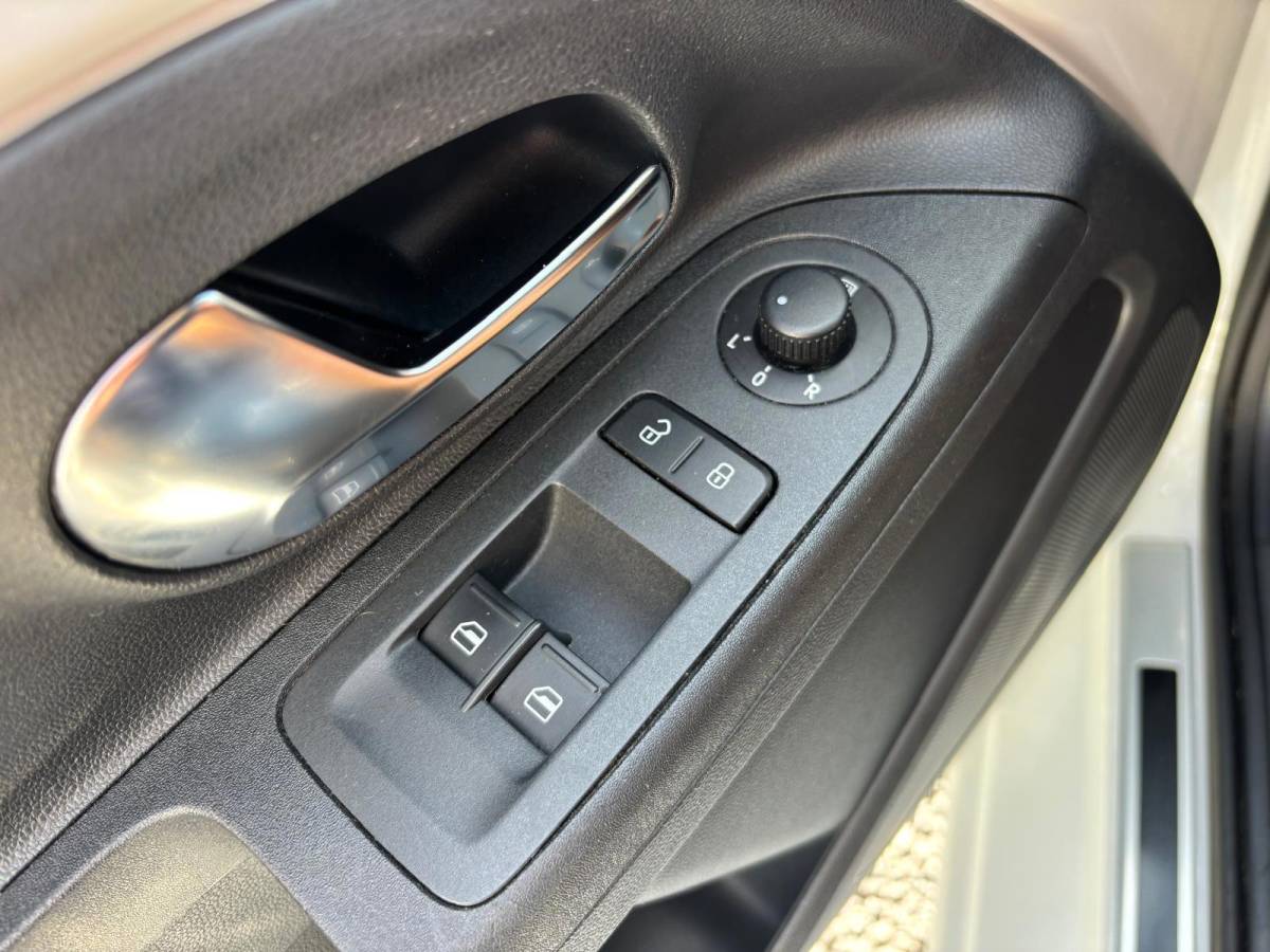 Volkswagen up! Volkswagen Up! 1.0 high up! Club BlueMotion|Airco|Stoelverwarming|Elek spiegels|