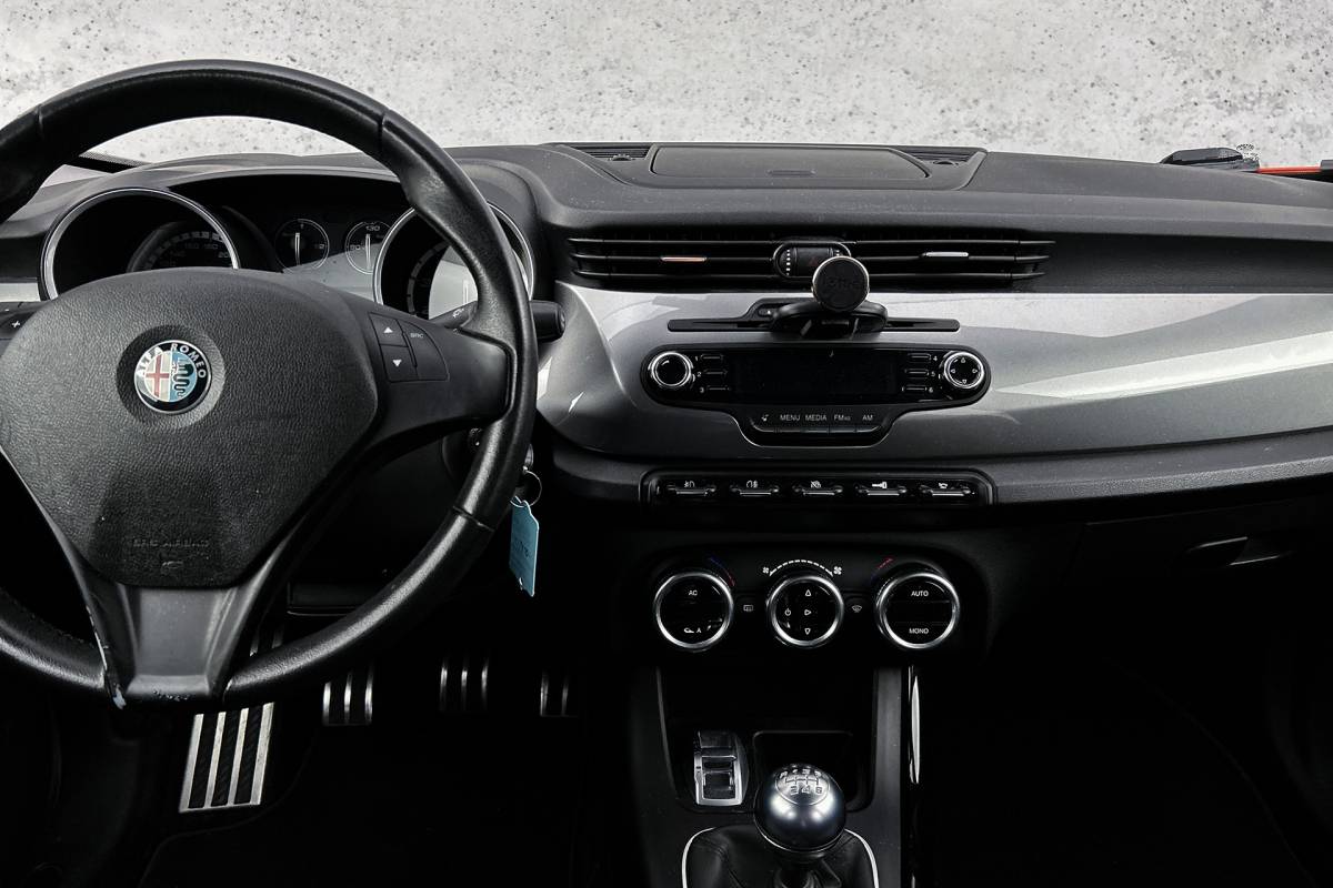 Alfa Romeo Giulietta Alfa Romeo Giulietta 1.4 T Distinctive | Cruise control | LED koplampen | Airco
