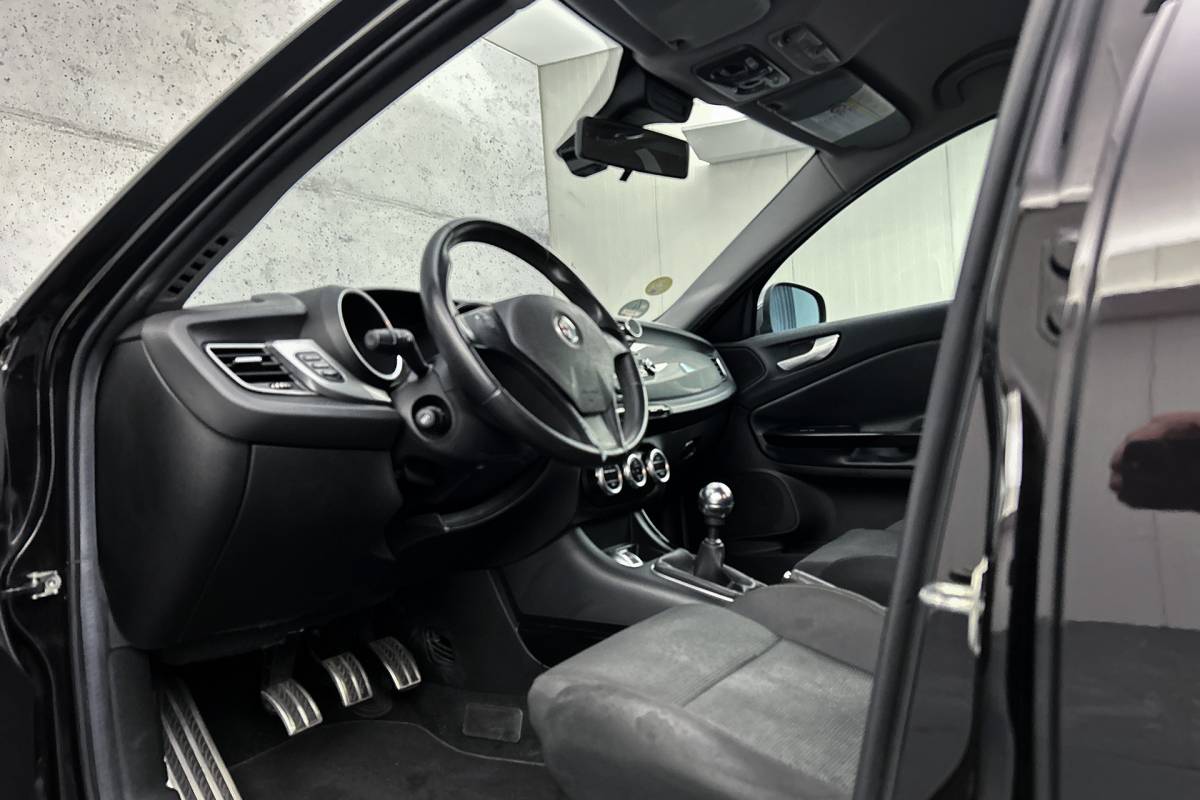 Alfa Romeo Giulietta Alfa Romeo Giulietta 1.4 T Distinctive | Cruise control | LED koplampen | Airco