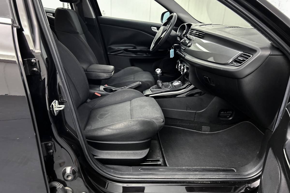 Alfa Romeo Giulietta Alfa Romeo Giulietta 1.4 T Distinctive | Cruise control | LED koplampen | Airco