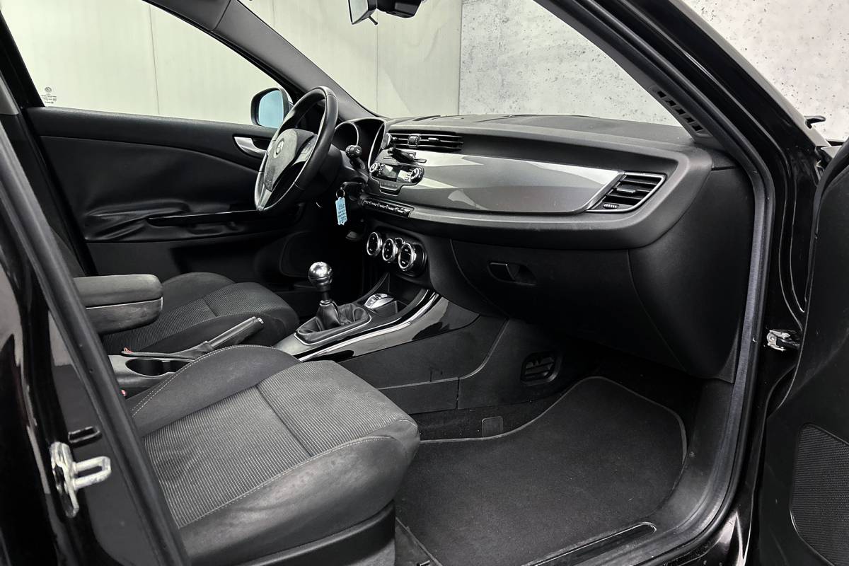 Alfa Romeo Giulietta Alfa Romeo Giulietta 1.4 T Distinctive | Cruise control | LED koplampen | Airco