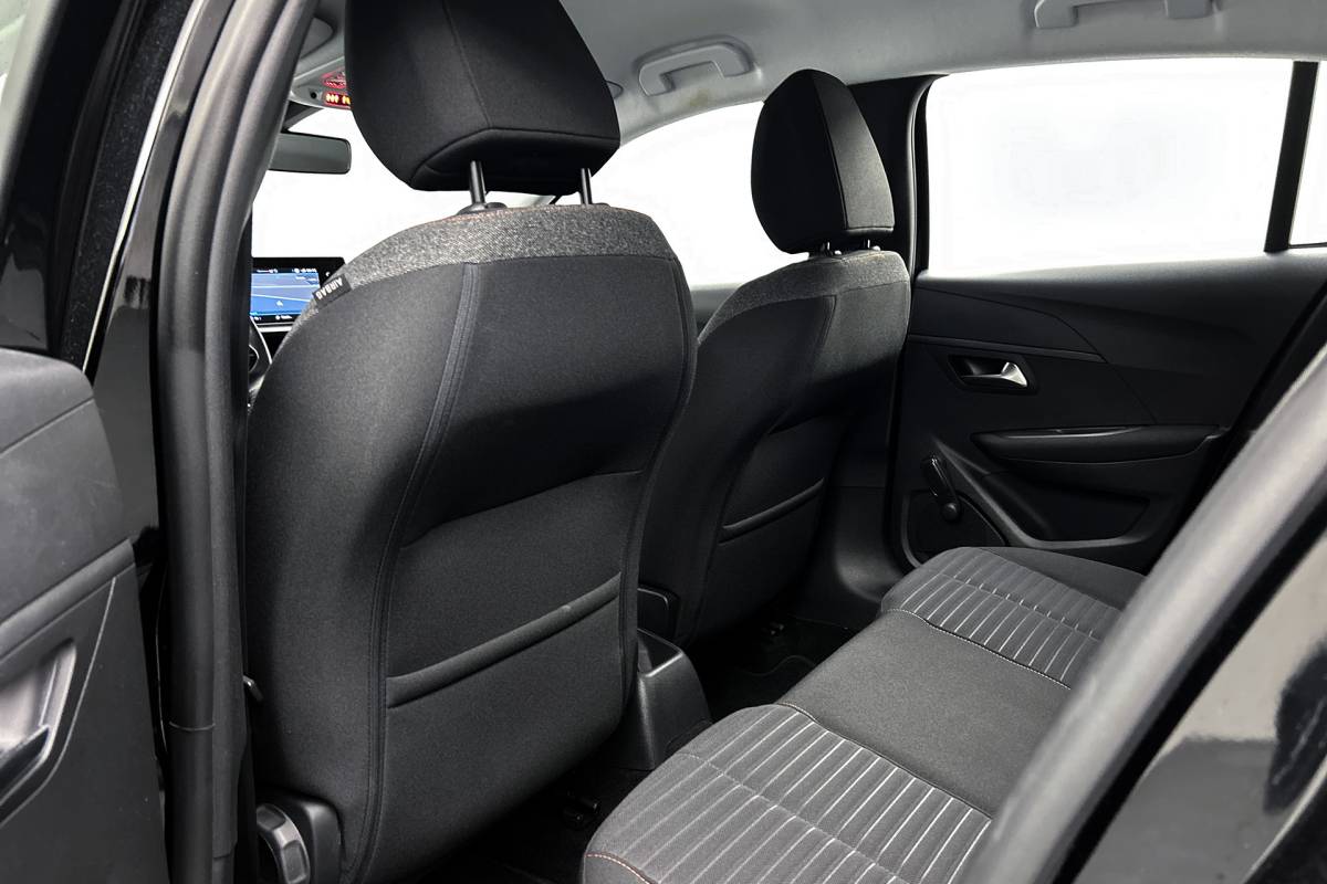 Peugeot 208 Peugeot 208 1.2 PureTech Blue Lease Active | Cruise control | Apple Carplay