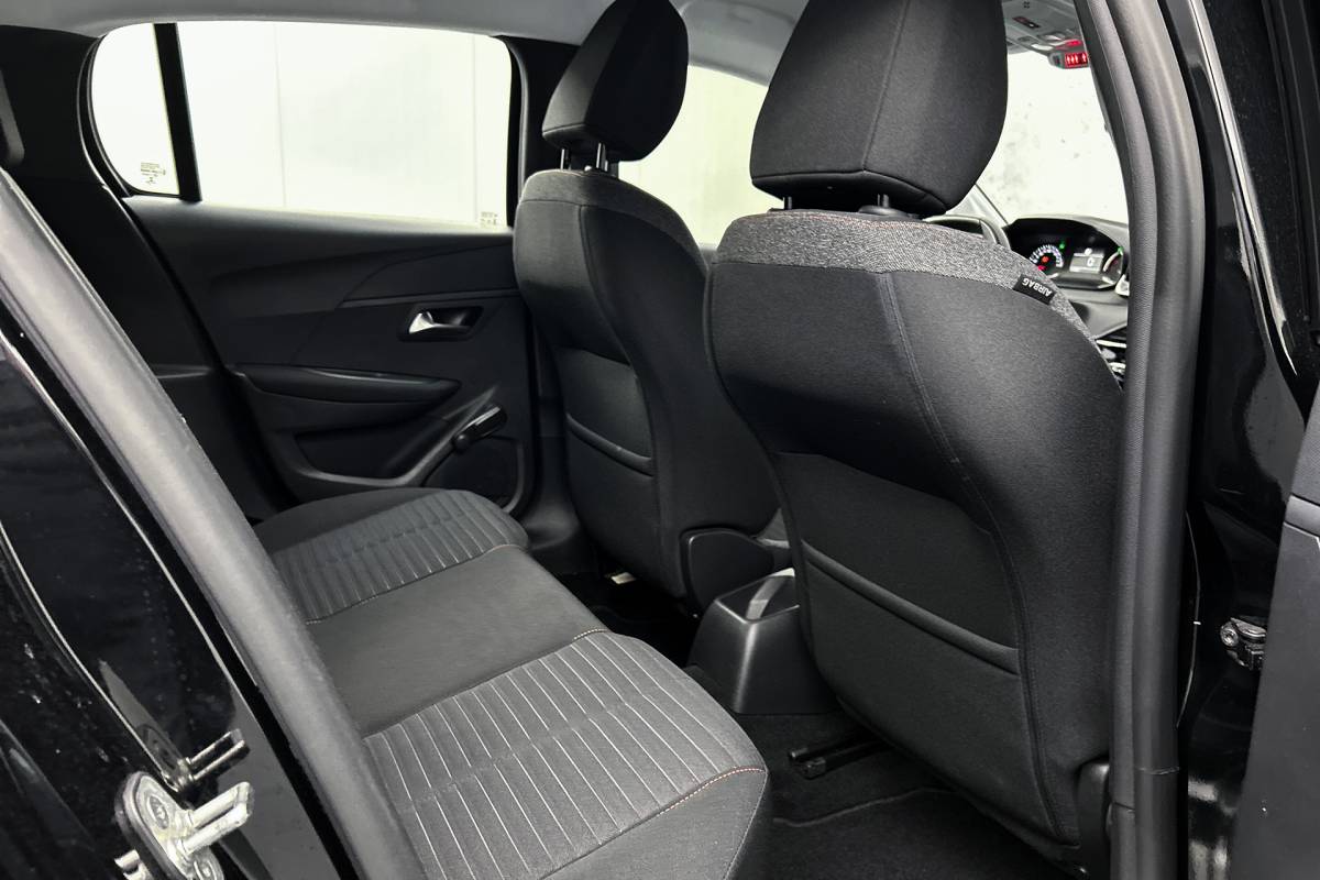 Peugeot 208 Peugeot 208 1.2 PureTech Blue Lease Active | Cruise control | Apple Carplay