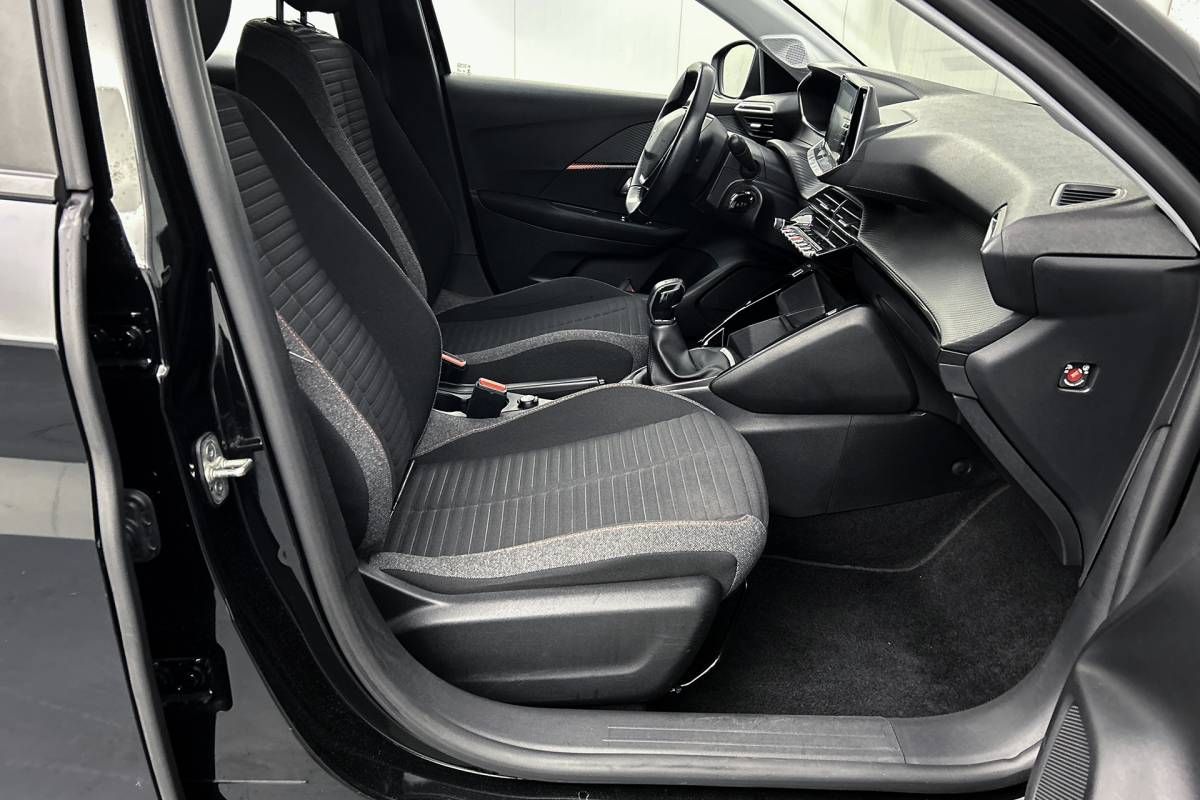 Peugeot 208 Peugeot 208 1.2 PureTech Blue Lease Active | Cruise control | Apple Carplay