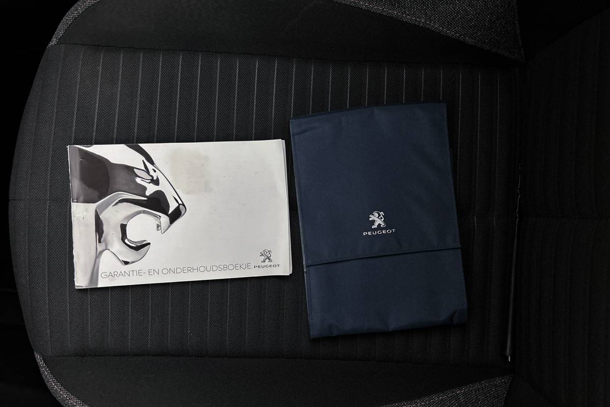 Peugeot 208 Peugeot 208 1.2 PureTech Blue Lease Active | Cruise control | Apple Carplay