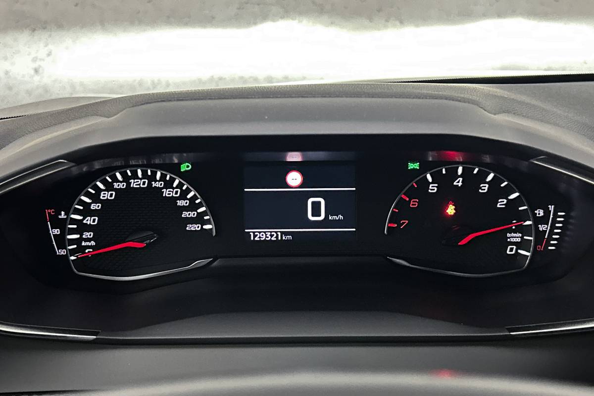 Peugeot 208 Peugeot 208 1.2 PureTech Blue Lease Active | Cruise control | Apple Carplay