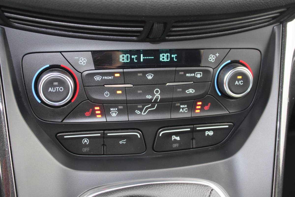 Ford Kuga Ford Kuga 1.5 EcoBoost Titanium | Stoelverwarming | Voorruitverwarming | Trekhaak | Cruise Control
