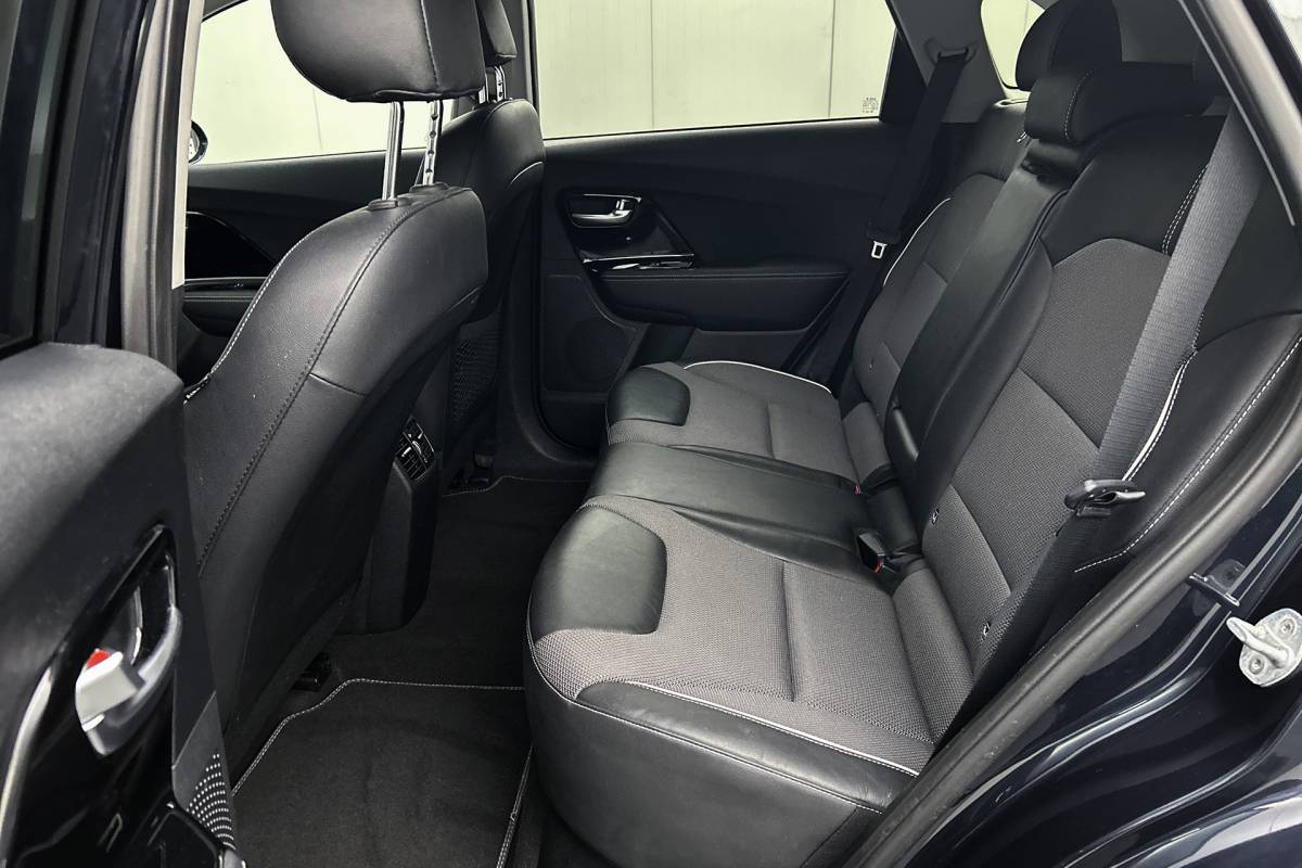 Kia e-Niro Kia e-Niro Edition 64 kWh | Stoelverwarming | Half lederen bekleding | Camera