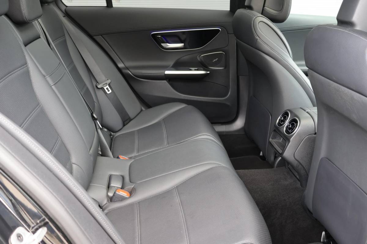 Mercedes-Benz C-Klasse Mercedes C-klasse Estate 220 d AMG Line / Panoramadak / Burmester Surround / Massage Stoelen / Night Pakket / Trekhaak Wegklapbaar