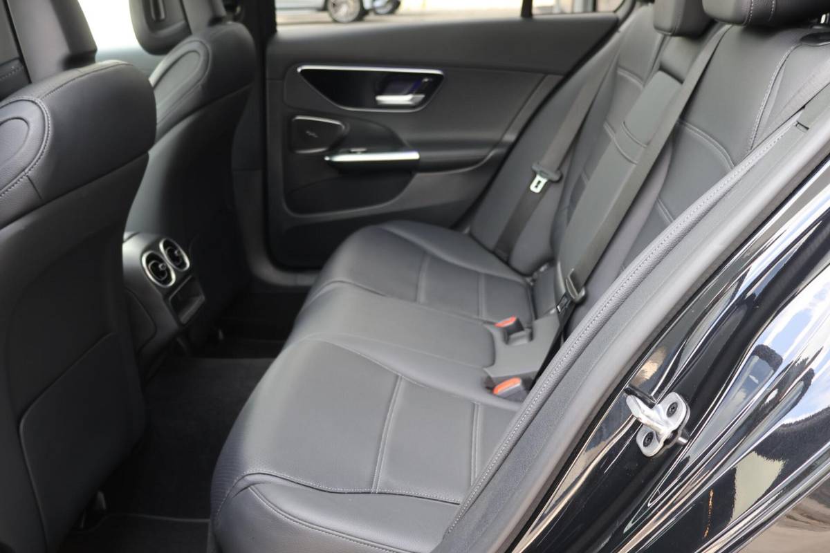 Mercedes-Benz C-Klasse Mercedes C-klasse Estate 220 d AMG Line / Panoramadak / Burmester Surround / Massage Stoelen / Night Pakket / Trekhaak Wegklapbaar
