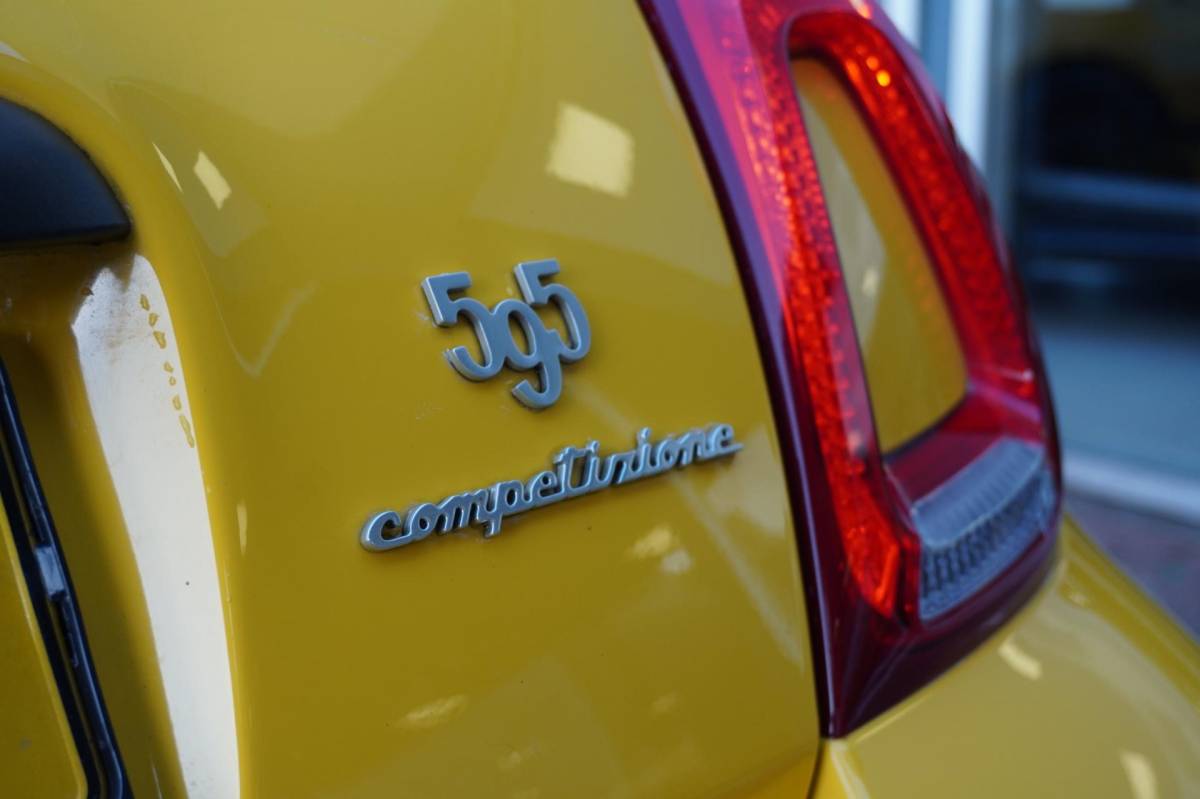 Fiat 500 Fiat 500 1.4 T-Jet Abarth Competizione 595 Automaat | 91.000KM | NL auto | Vol opties | 180PK | Inruil mogelijk