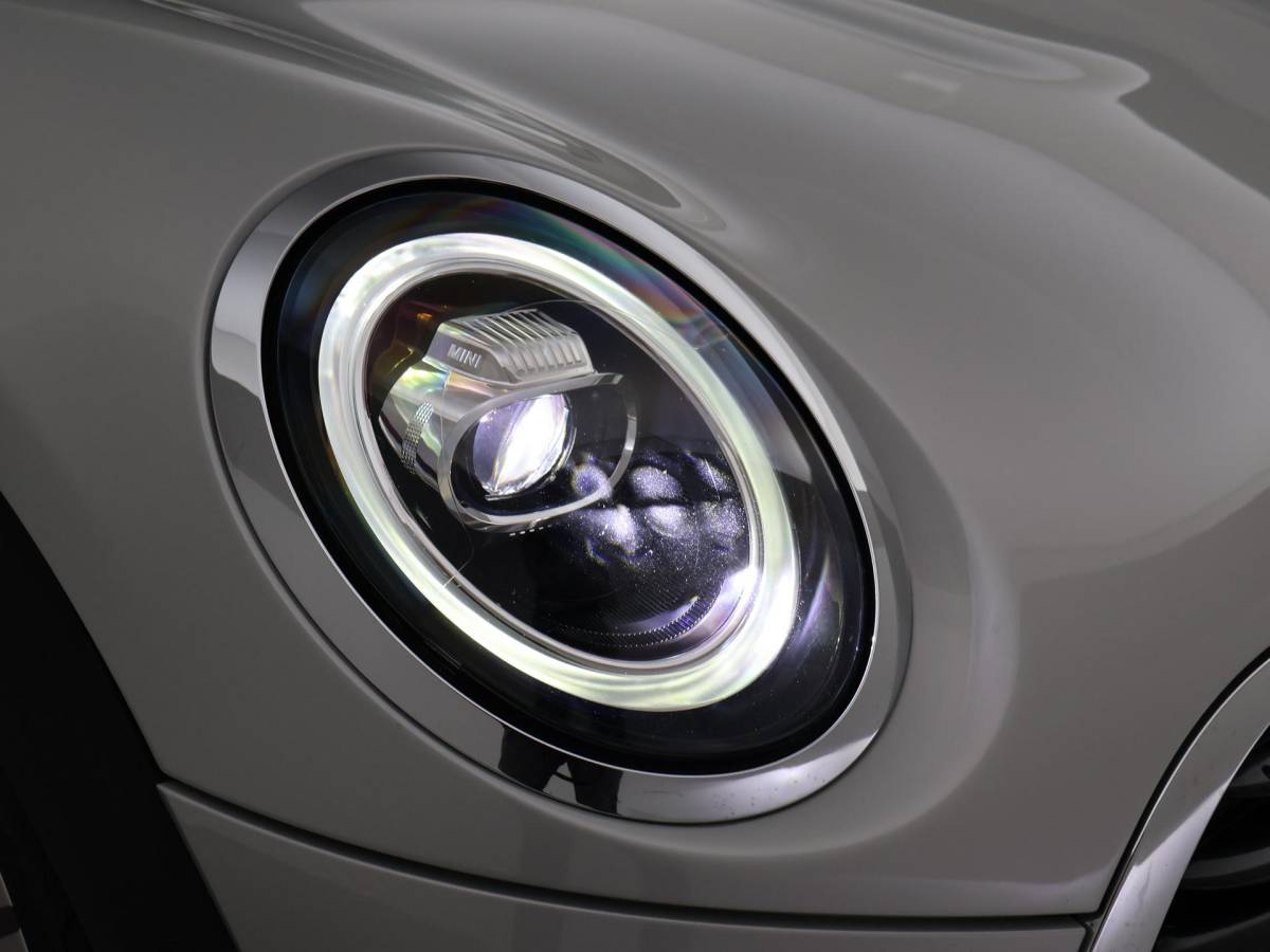 MINI 5-Deurs MINI 5-Deurs 1.5 COOPER AUT. + LEDER | UNION JACK LED | HARMAN/KARDON | MINI YOURS | APPLE CARPLAY