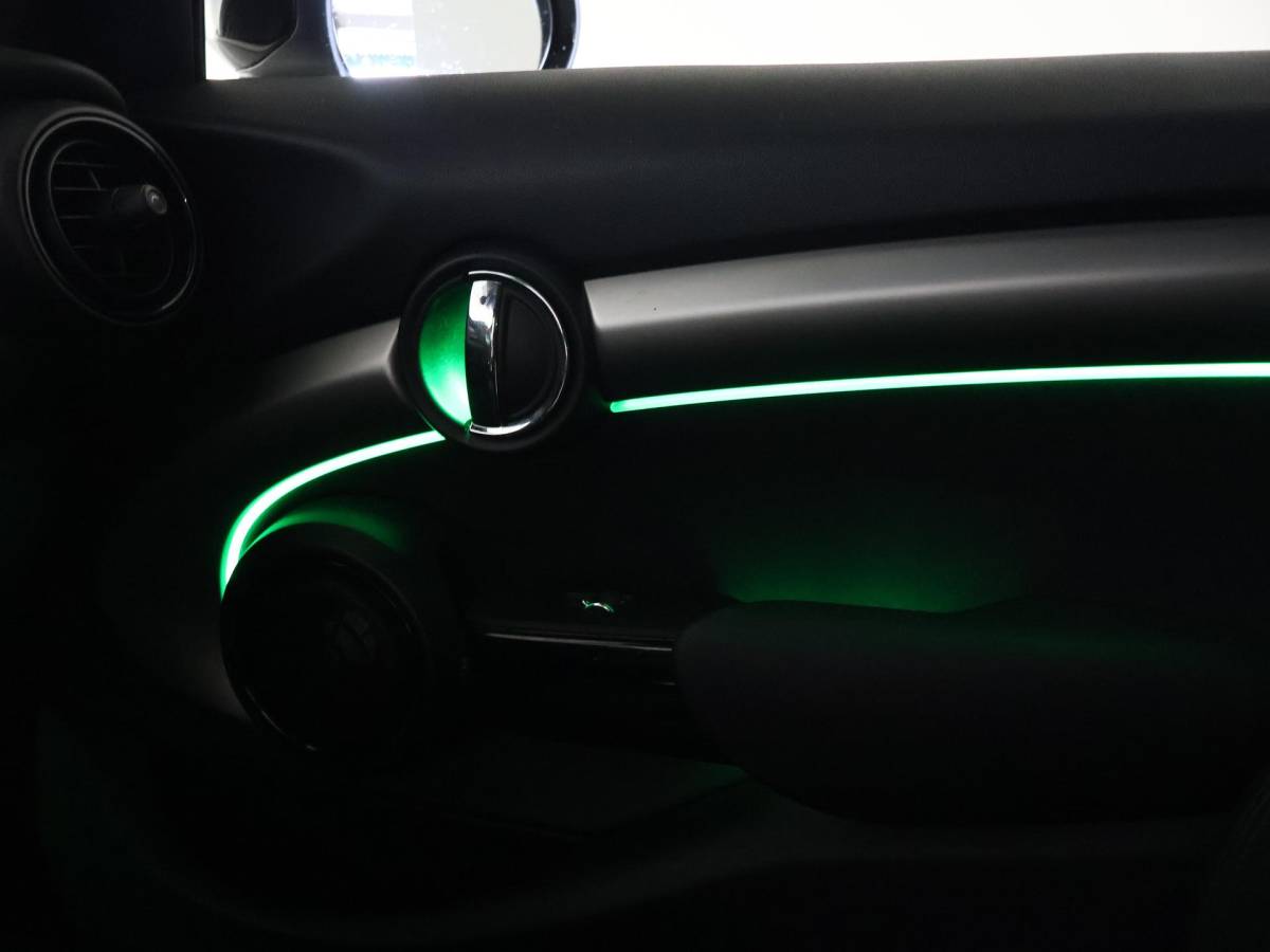MINI 5-Deurs MINI 5-Deurs 1.5 COOPER AUT. + LEDER | UNION JACK LED | HARMAN/KARDON | MINI YOURS | APPLE CARPLAY