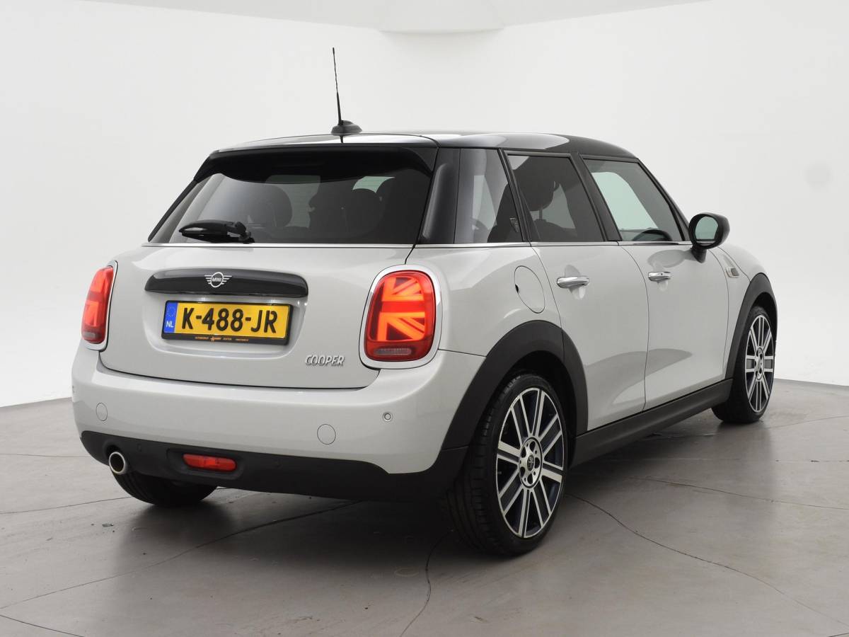 MINI 5-Deurs MINI 5-Deurs 1.5 COOPER AUT. + LEDER | UNION JACK LED | HARMAN/KARDON | MINI YOURS | APPLE CARPLAY