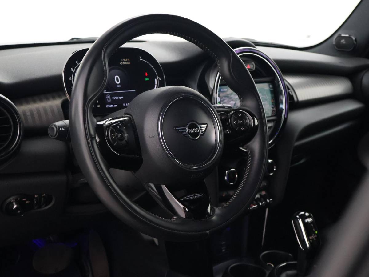 MINI 5-Deurs MINI 5-Deurs 1.5 COOPER AUT. + LEDER | UNION JACK LED | HARMAN/KARDON | MINI YOURS | APPLE CARPLAY