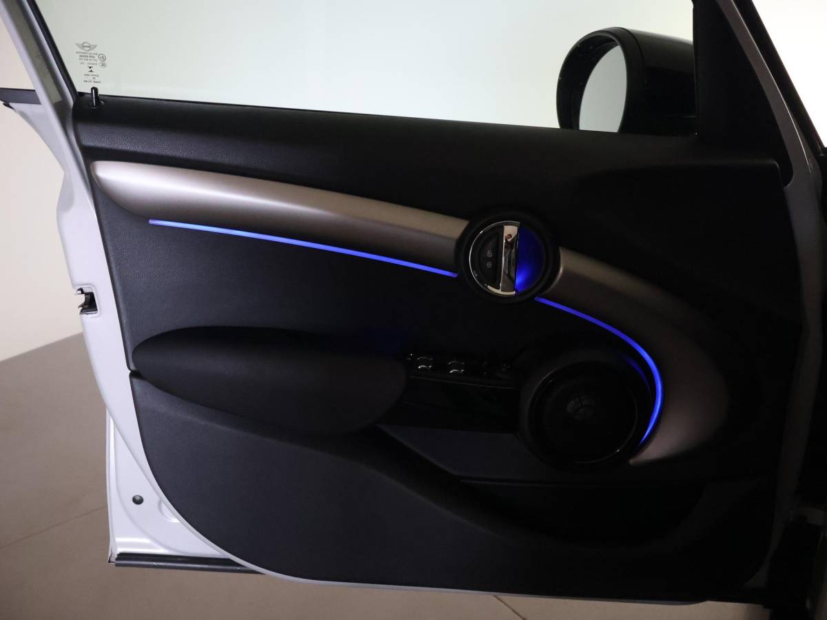 MINI 5-Deurs MINI 5-Deurs 1.5 COOPER AUT. + LEDER | UNION JACK LED | HARMAN/KARDON | MINI YOURS | APPLE CARPLAY