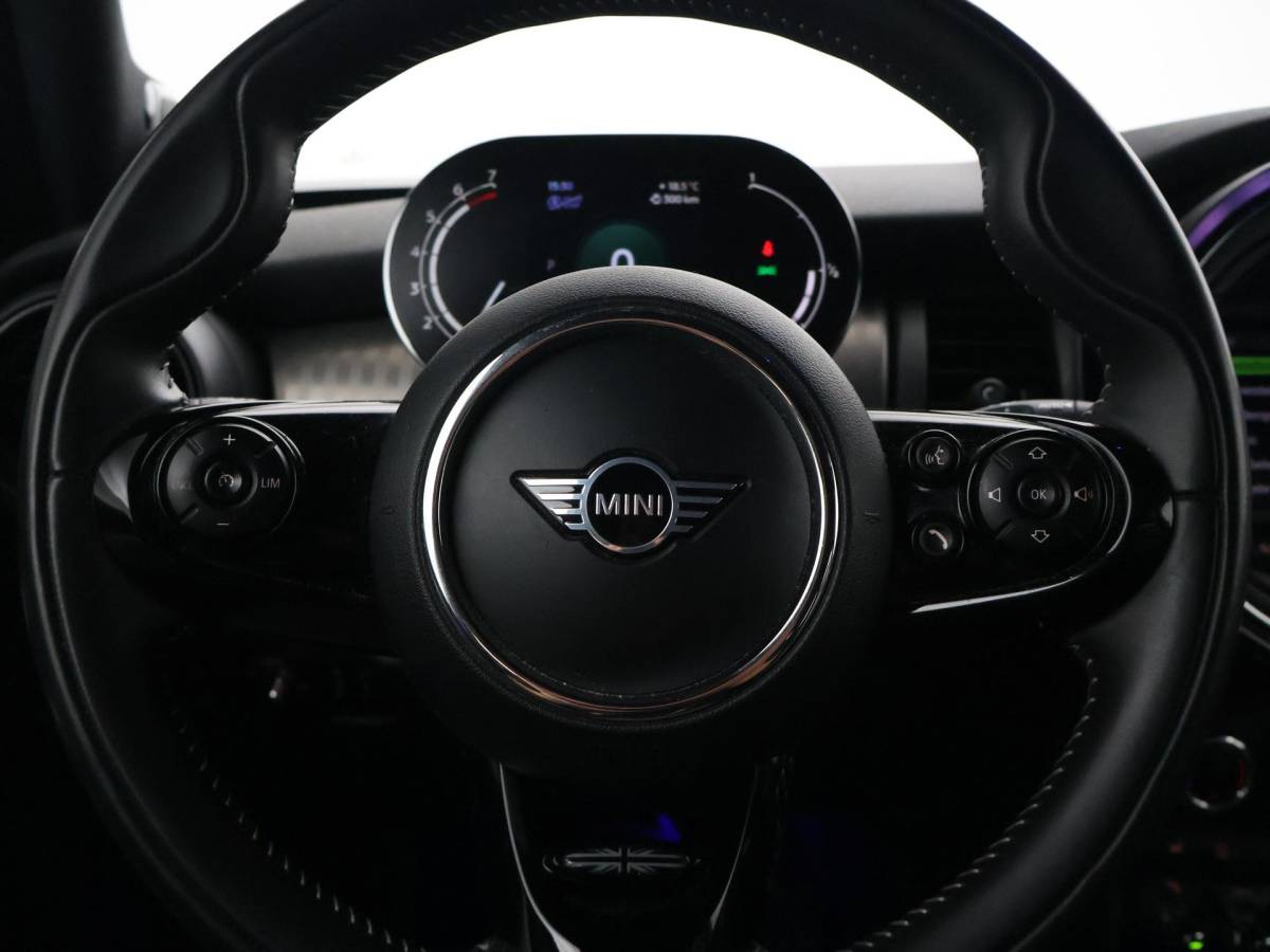 MINI 5-Deurs MINI 5-Deurs 1.5 COOPER AUT. + LEDER | UNION JACK LED | HARMAN/KARDON | MINI YOURS | APPLE CARPLAY