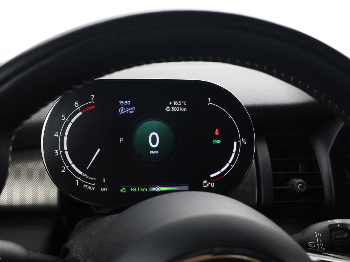 MINI 5-Deurs MINI 5-Deurs 1.5 COOPER AUT. + LEDER | UNION JACK LED | HARMAN/KARDON | MINI YOURS | APPLE CARPLAY