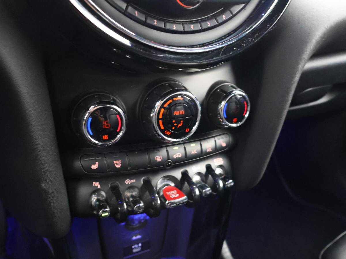 MINI 5-Deurs MINI 5-Deurs 1.5 COOPER AUT. + LEDER | UNION JACK LED | HARMAN/KARDON | MINI YOURS | APPLE CARPLAY
