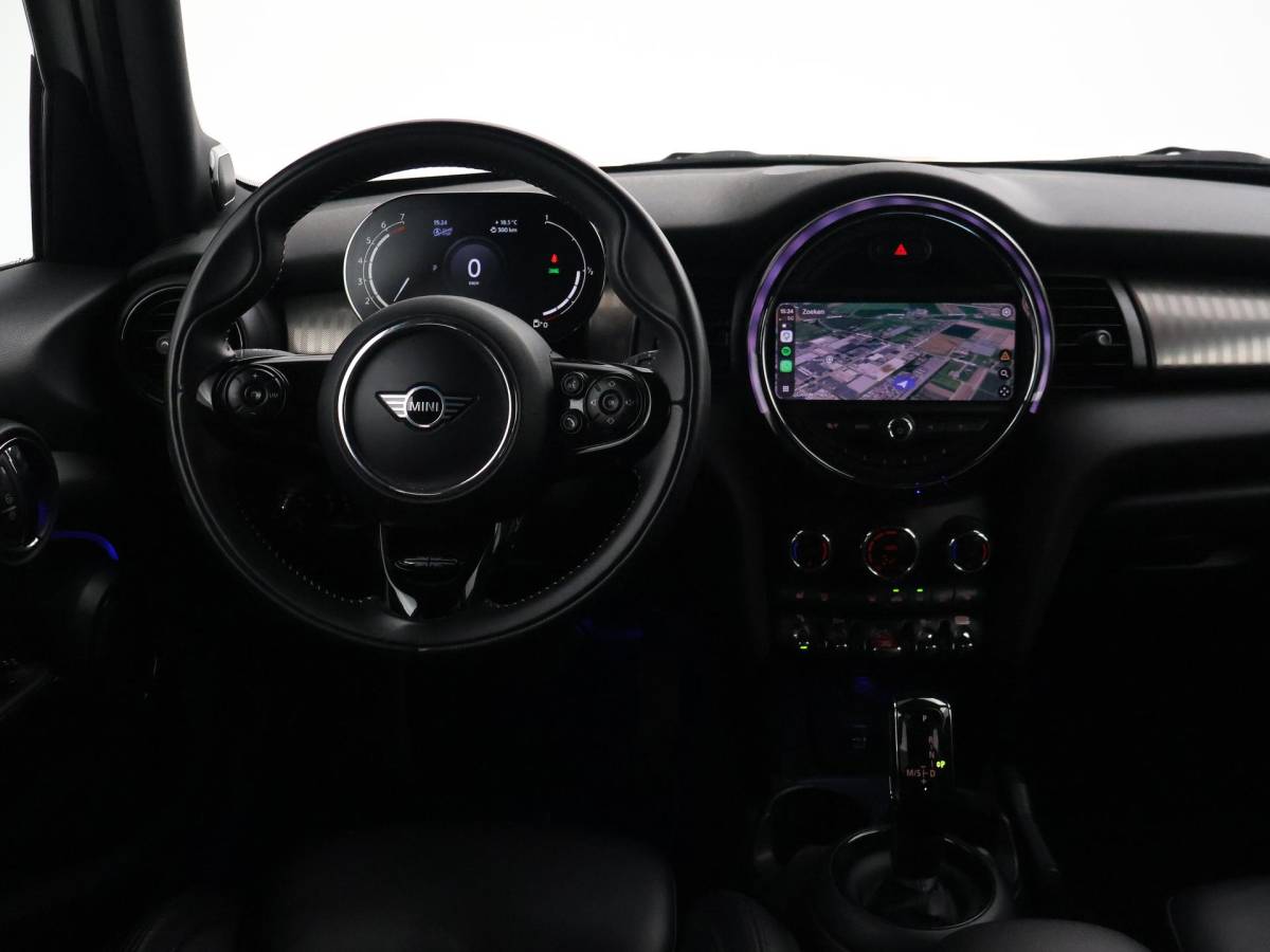 MINI 5-Deurs MINI 5-Deurs 1.5 COOPER AUT. + LEDER | UNION JACK LED | HARMAN/KARDON | MINI YOURS | APPLE CARPLAY