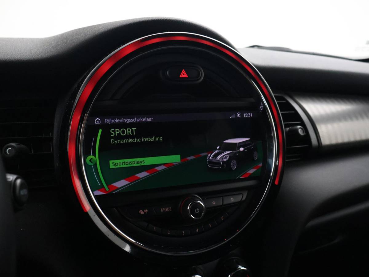 MINI 5-Deurs MINI 5-Deurs 1.5 COOPER AUT. + LEDER | UNION JACK LED | HARMAN/KARDON | MINI YOURS | APPLE CARPLAY
