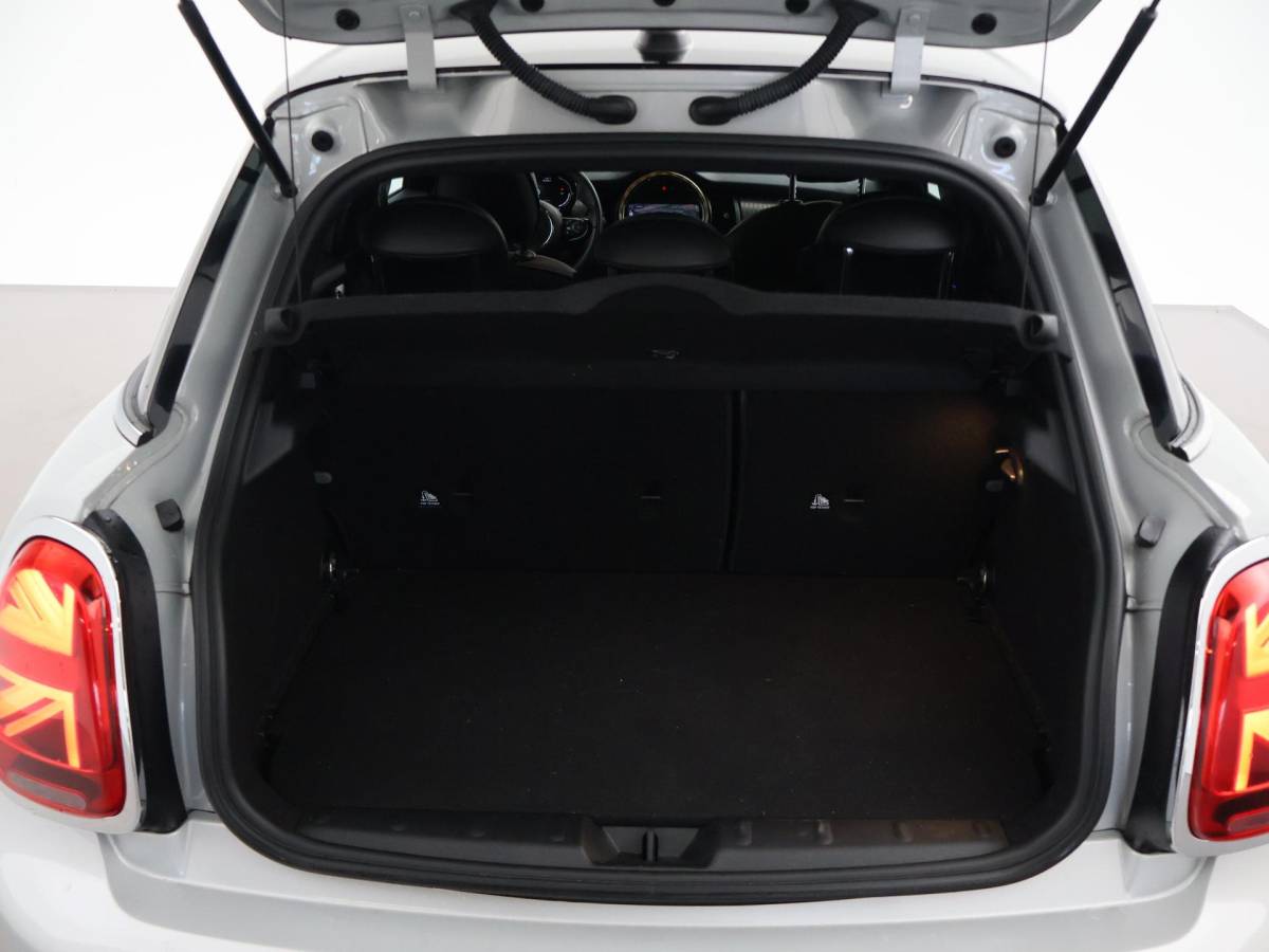 MINI 5-Deurs MINI 5-Deurs 1.5 COOPER AUT. + LEDER | UNION JACK LED | HARMAN/KARDON | MINI YOURS | APPLE CARPLAY