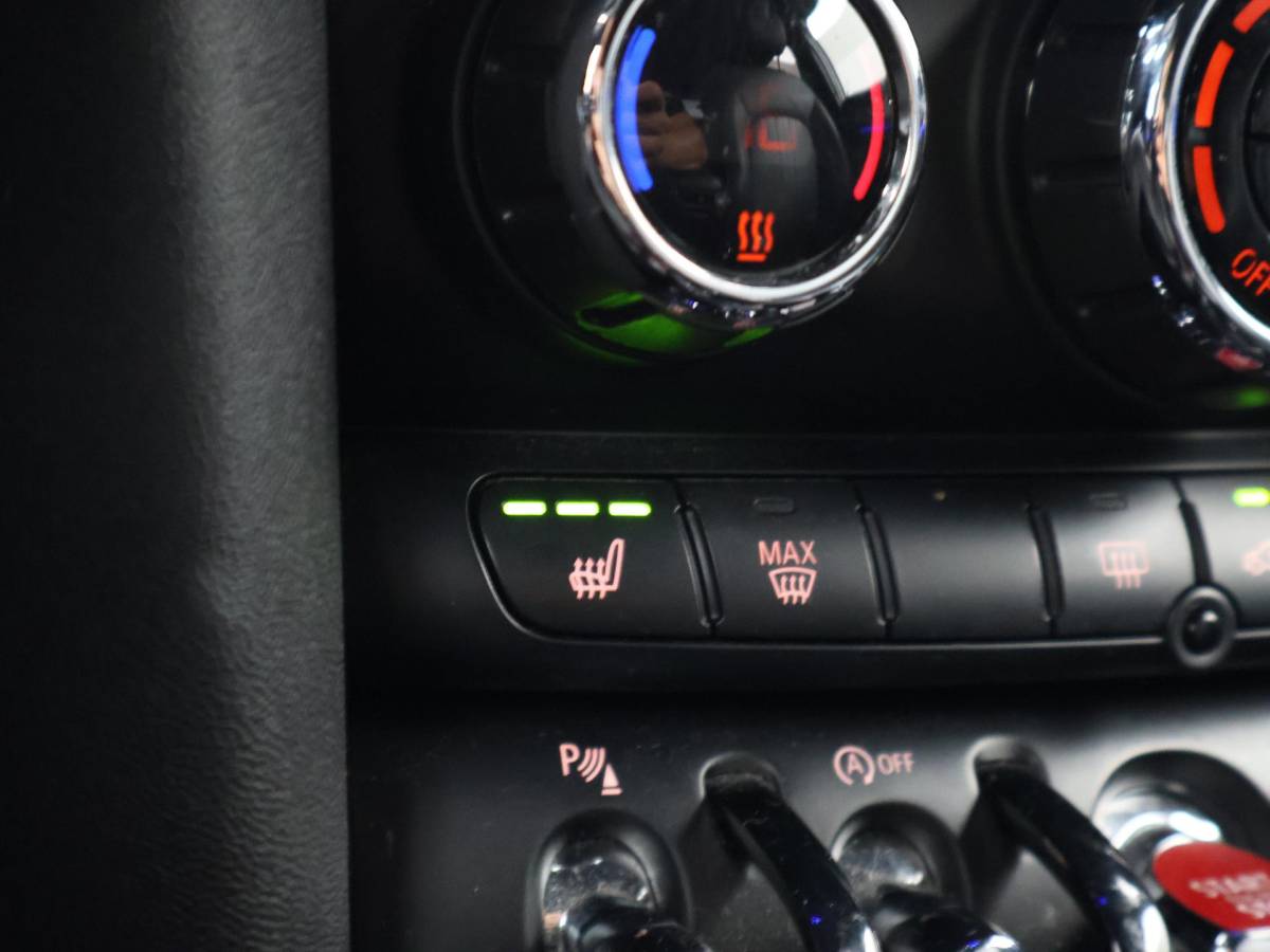 MINI 5-Deurs MINI 5-Deurs 1.5 COOPER AUT. + LEDER | UNION JACK LED | HARMAN/KARDON | MINI YOURS | APPLE CARPLAY