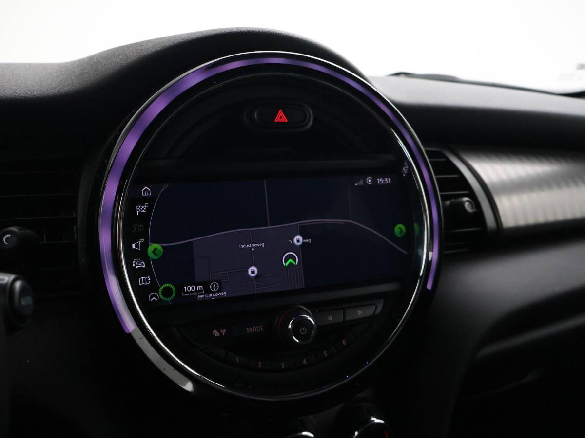 MINI 5-Deurs MINI 5-Deurs 1.5 COOPER AUT. + LEDER | UNION JACK LED | HARMAN/KARDON | MINI YOURS | APPLE CARPLAY