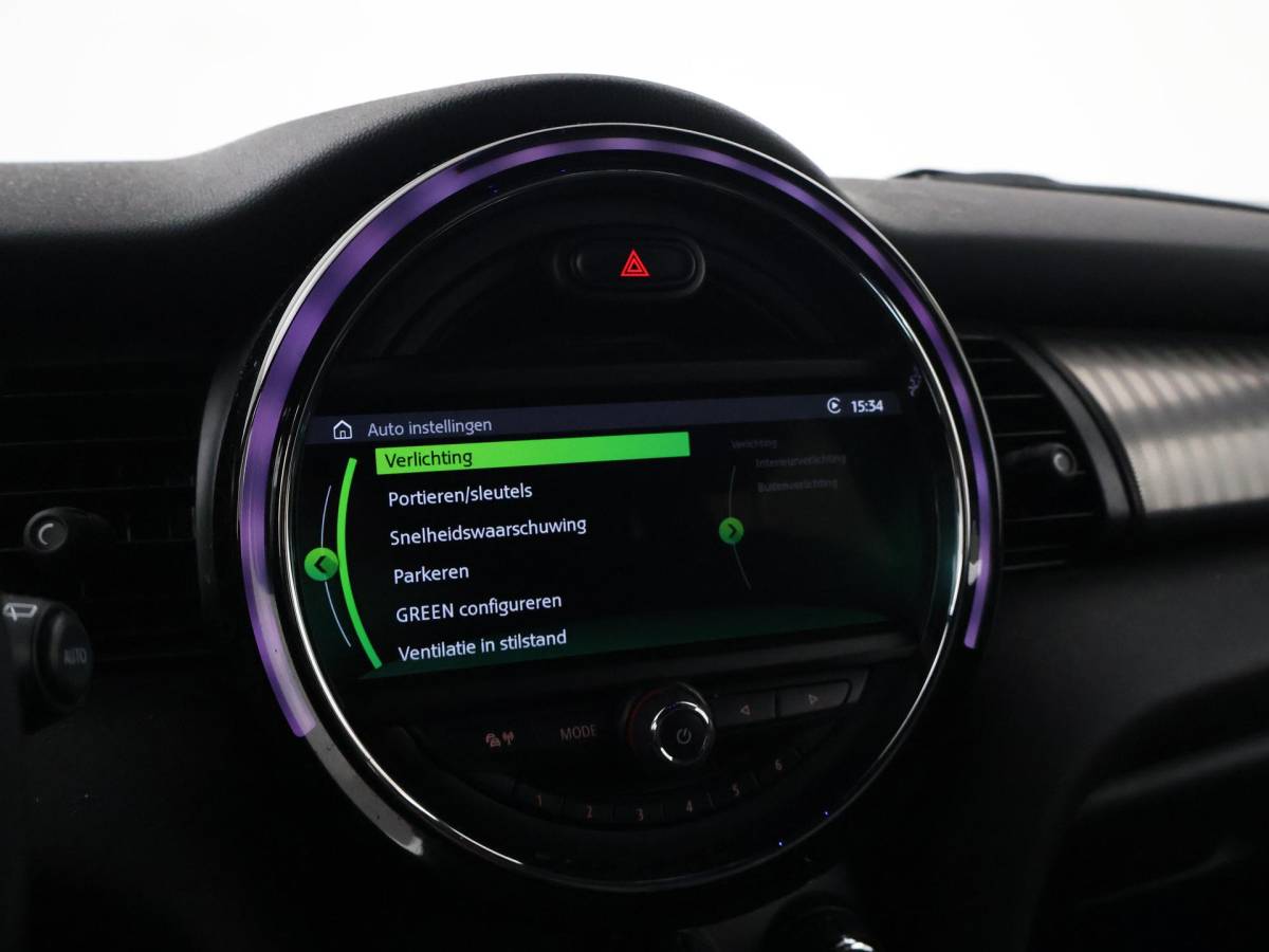 MINI 5-Deurs MINI 5-Deurs 1.5 COOPER AUT. + LEDER | UNION JACK LED | HARMAN/KARDON | MINI YOURS | APPLE CARPLAY