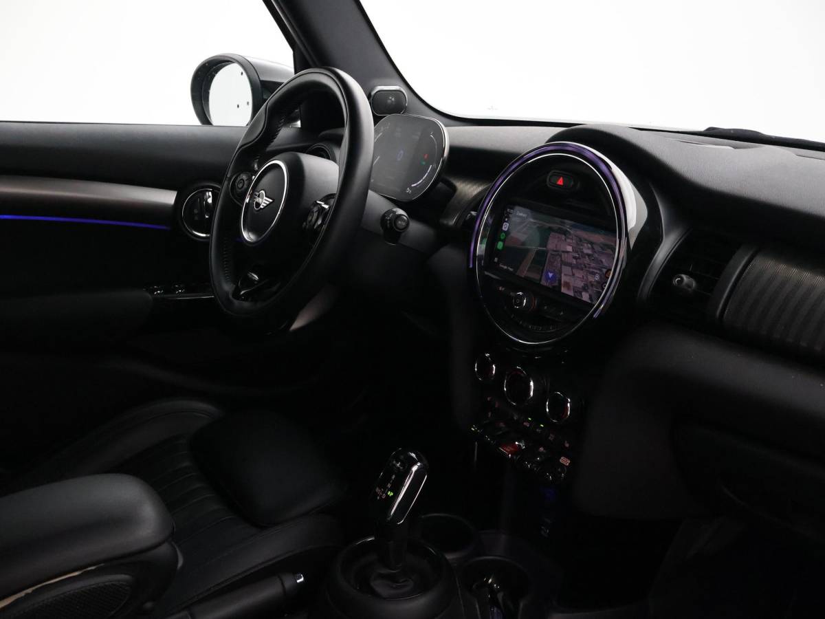 MINI 5-Deurs MINI 5-Deurs 1.5 COOPER AUT. + LEDER | UNION JACK LED | HARMAN/KARDON | MINI YOURS | APPLE CARPLAY
