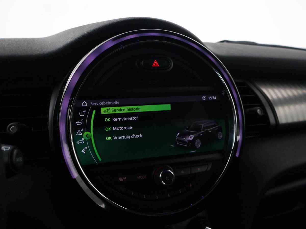 MINI 5-Deurs MINI 5-Deurs 1.5 COOPER AUT. + LEDER | UNION JACK LED | HARMAN/KARDON | MINI YOURS | APPLE CARPLAY