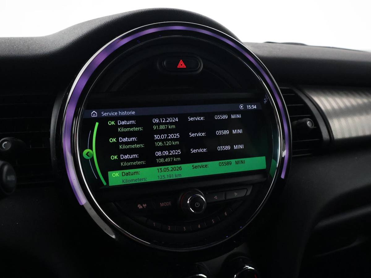 MINI 5-Deurs MINI 5-Deurs 1.5 COOPER AUT. + LEDER | UNION JACK LED | HARMAN/KARDON | MINI YOURS | APPLE CARPLAY