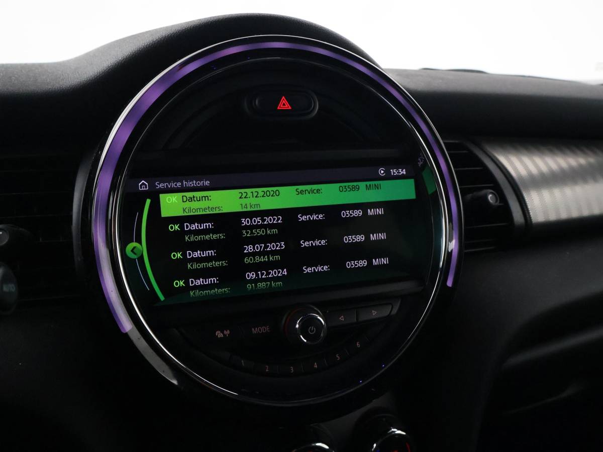 MINI 5-Deurs MINI 5-Deurs 1.5 COOPER AUT. + LEDER | UNION JACK LED | HARMAN/KARDON | MINI YOURS | APPLE CARPLAY