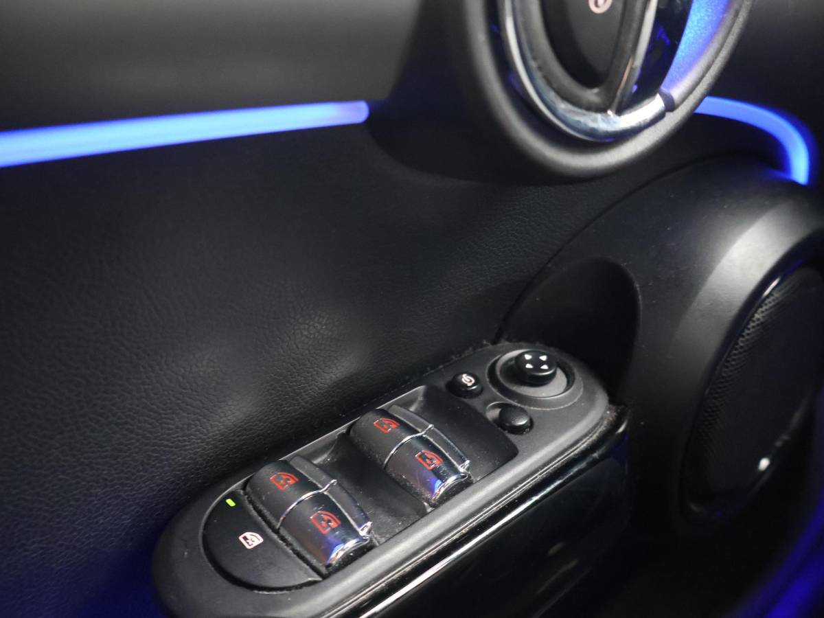 MINI 5-Deurs MINI 5-Deurs 1.5 COOPER AUT. + LEDER | UNION JACK LED | HARMAN/KARDON | MINI YOURS | APPLE CARPLAY