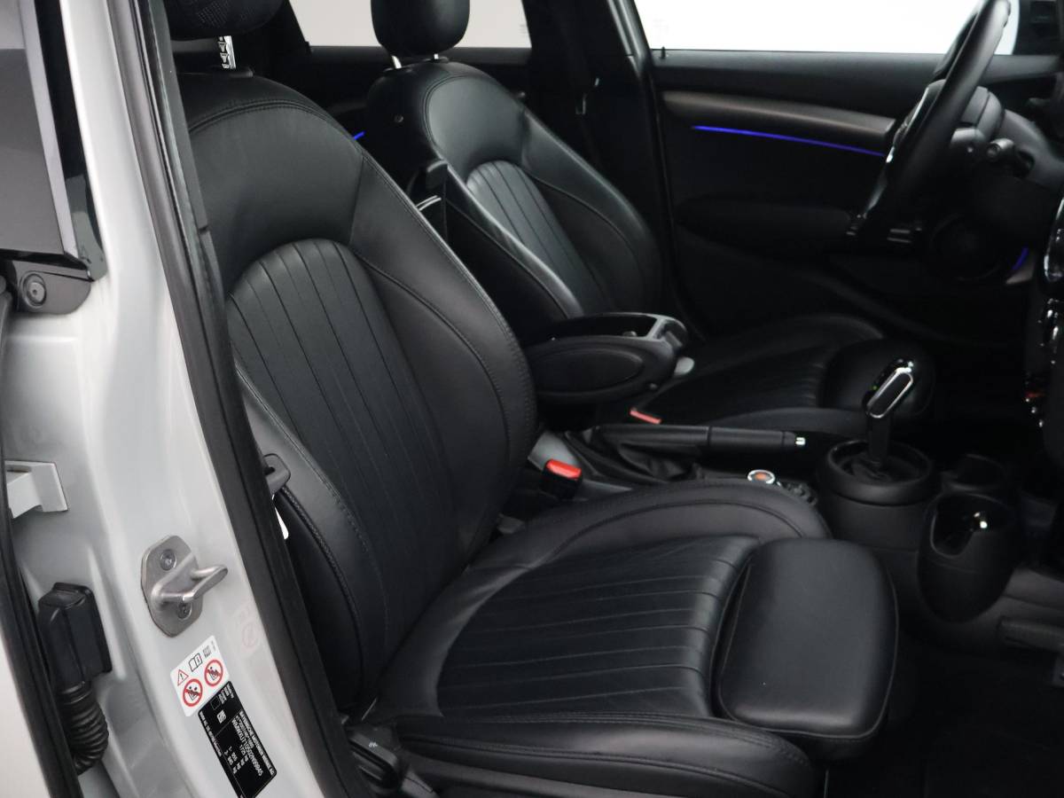 MINI 5-Deurs MINI 5-Deurs 1.5 COOPER AUT. + LEDER | UNION JACK LED | HARMAN/KARDON | MINI YOURS | APPLE CARPLAY