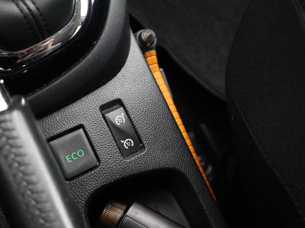 Renault Captur Renault Captur 1.2 TCe TWO-TONE DYNAMIQUE AUTOMAAT + CAMERA | TREKHAAK | KEYLESS | NAVIGATIE