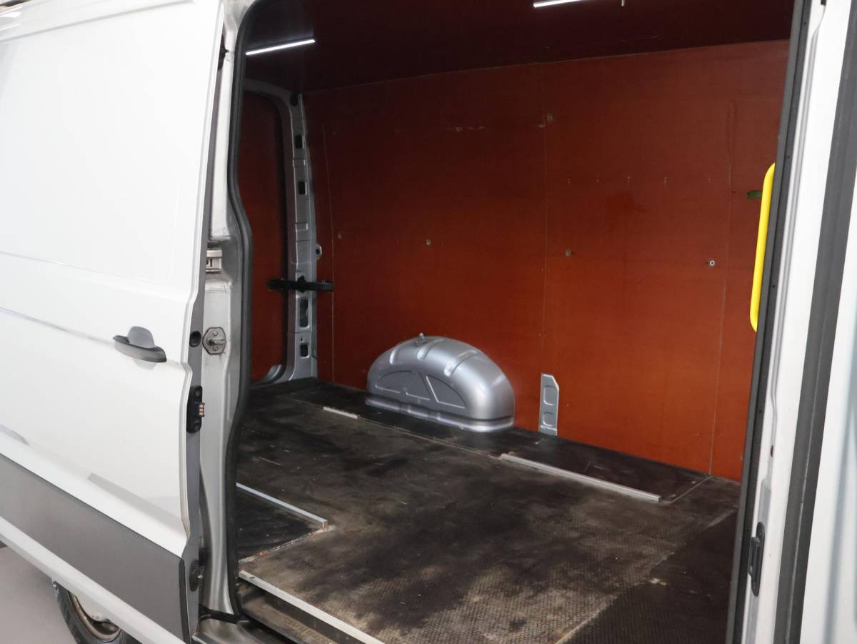 Volkswagen Crafter Volkswagen Crafter 35 2.0TDI L3H2 177 PK AUT. + CAMERA | LED | TREKHAAK 3000 KG | IMPERIAAL | CARPLAY