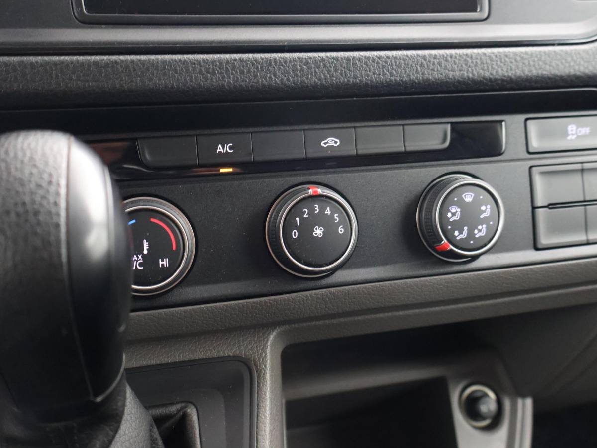 Volkswagen Crafter Volkswagen Crafter 35 2.0TDI L3H2 177 PK AUT. + CAMERA | LED | TREKHAAK 3000 KG | IMPERIAAL | CARPLAY