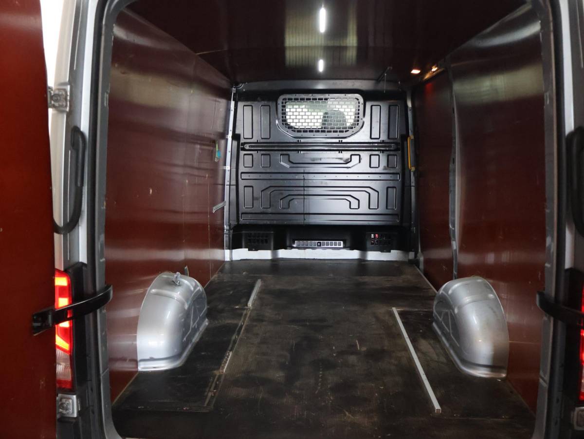 Volkswagen Crafter Volkswagen Crafter 35 2.0TDI L3H2 177 PK AUT. + CAMERA | LED | TREKHAAK 3000 KG | IMPERIAAL | CARPLAY